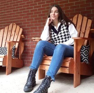 Meet your Posher, Danielle